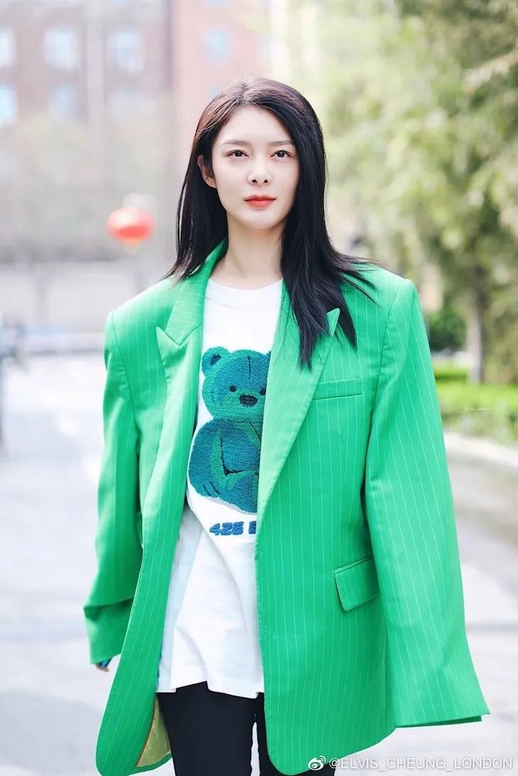 佟麗婭的黃，舒淇的藍，這屆西服很難帶