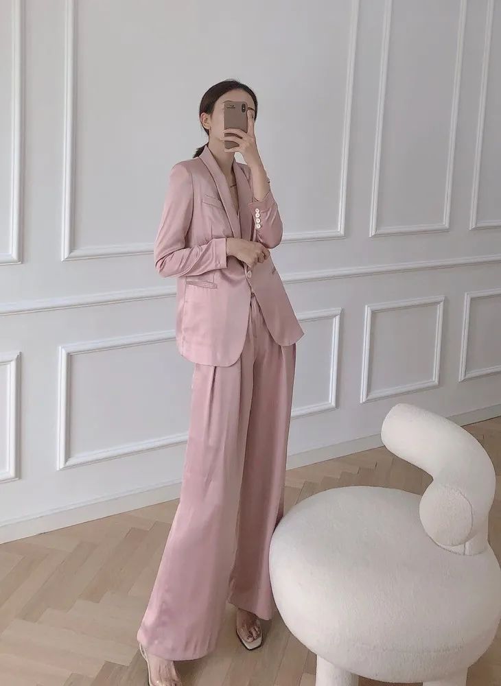 佟麗婭的黃，舒淇的藍，這屆西服很難帶