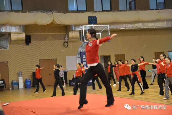 精英齊聚，共舞春天……今年廣場上將流行跳什麽舞？趕緊來看一看