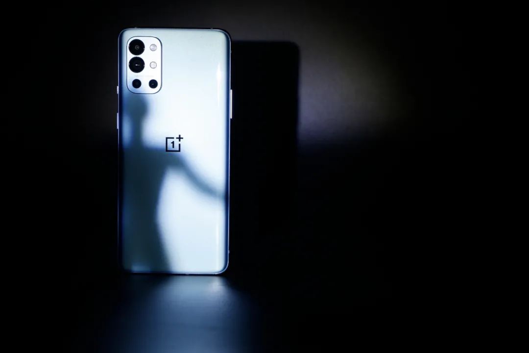 拓展受众面的妙招——OnePlus 9R诠释“忠诚僚机”