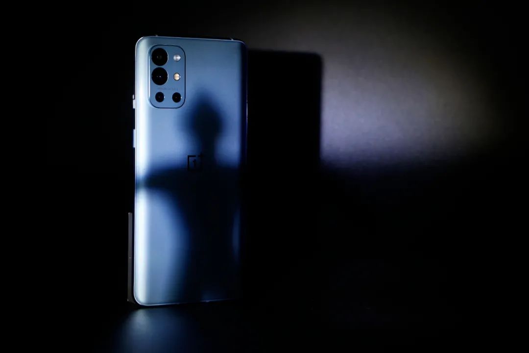 拓展受众面的妙招——OnePlus 9R诠释“忠诚僚机”