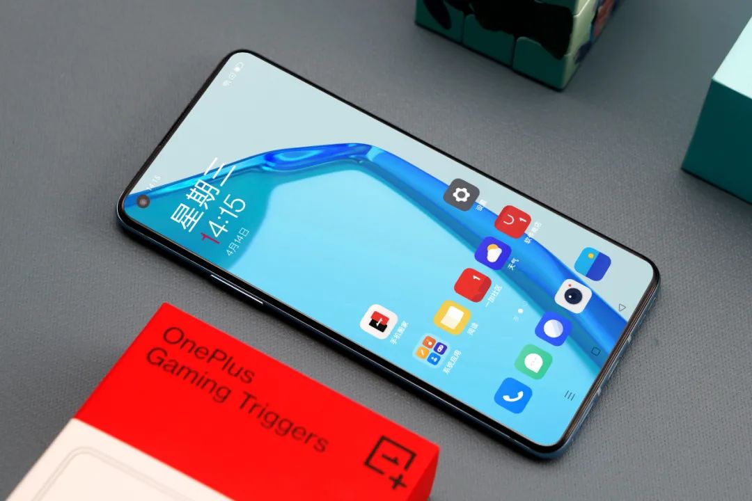 拓展受众面的妙招——OnePlus 9R诠释“忠诚僚机”