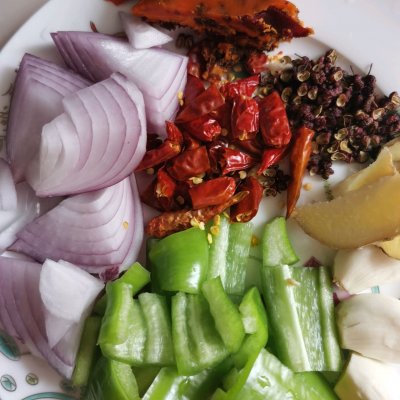 这道火爆八爪鱼，超级简单，绝对下饭