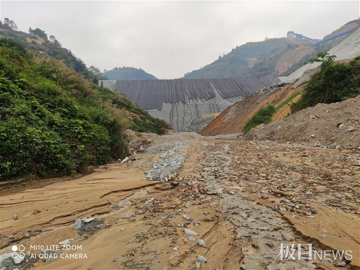 云南一采矿场扩建尾矿库，果农反映沃柑林受影响，政府称该矿场不存在违规情况