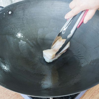 旧铁锅第二次开锅怎么开(大厨教我的铁锅开锅的做法,果然好吃到没朋友