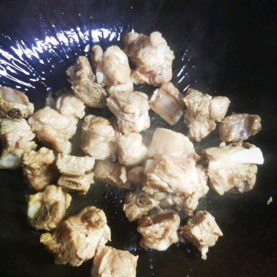 排骨燉土豆的家常做法,紅燒排骨燉土豆的家常做法