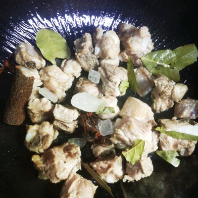 排骨燉土豆的家常做法,紅燒排骨燉土豆的家常做法