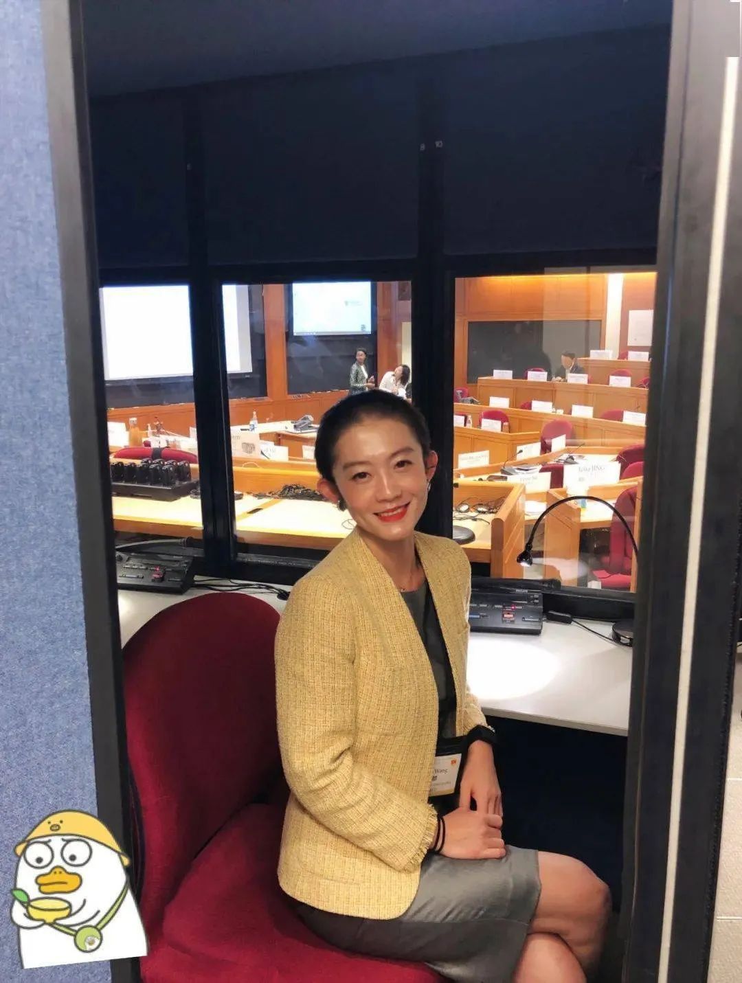 比尔盖茨宣布离婚，这个85后最美华人翻译被骂惨了...