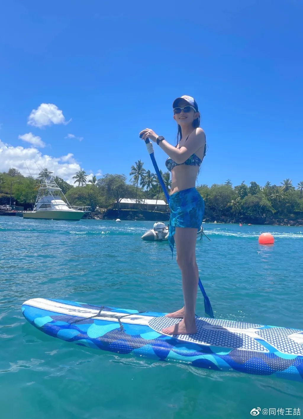 比尔盖茨宣布离婚，这个85后最美华人翻译被骂惨了...