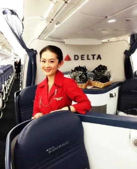 比尔盖茨宣布离婚，这个85后最美华人翻译被骂惨了...