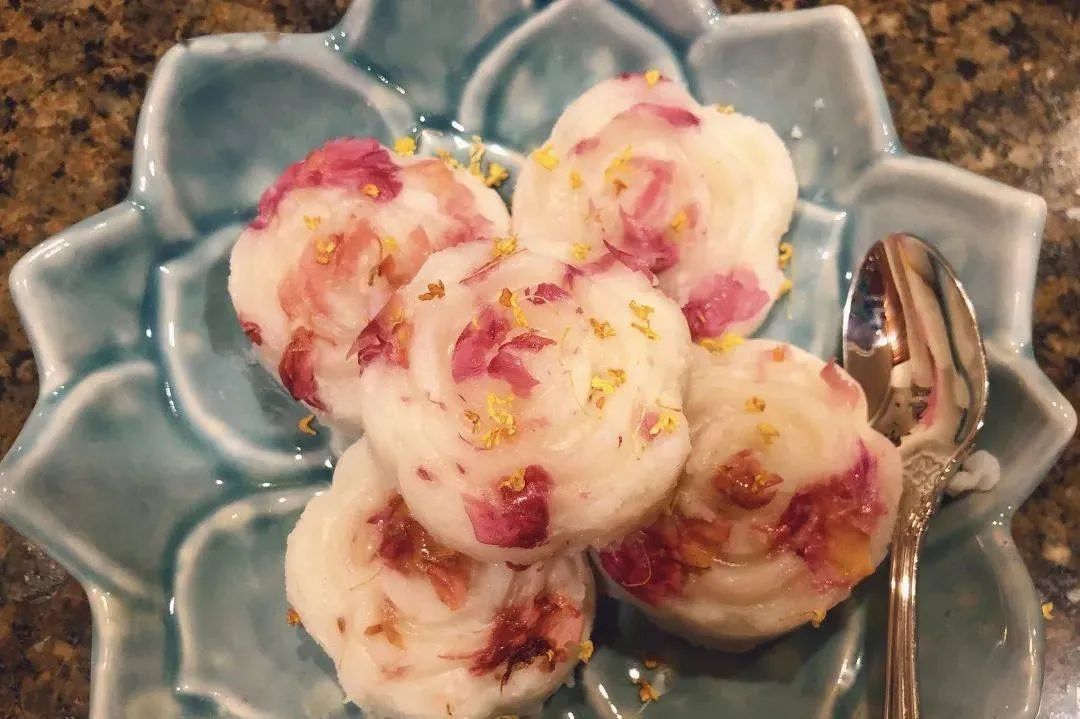 比尔盖茨宣布离婚，这个85后最美华人翻译被骂惨了...