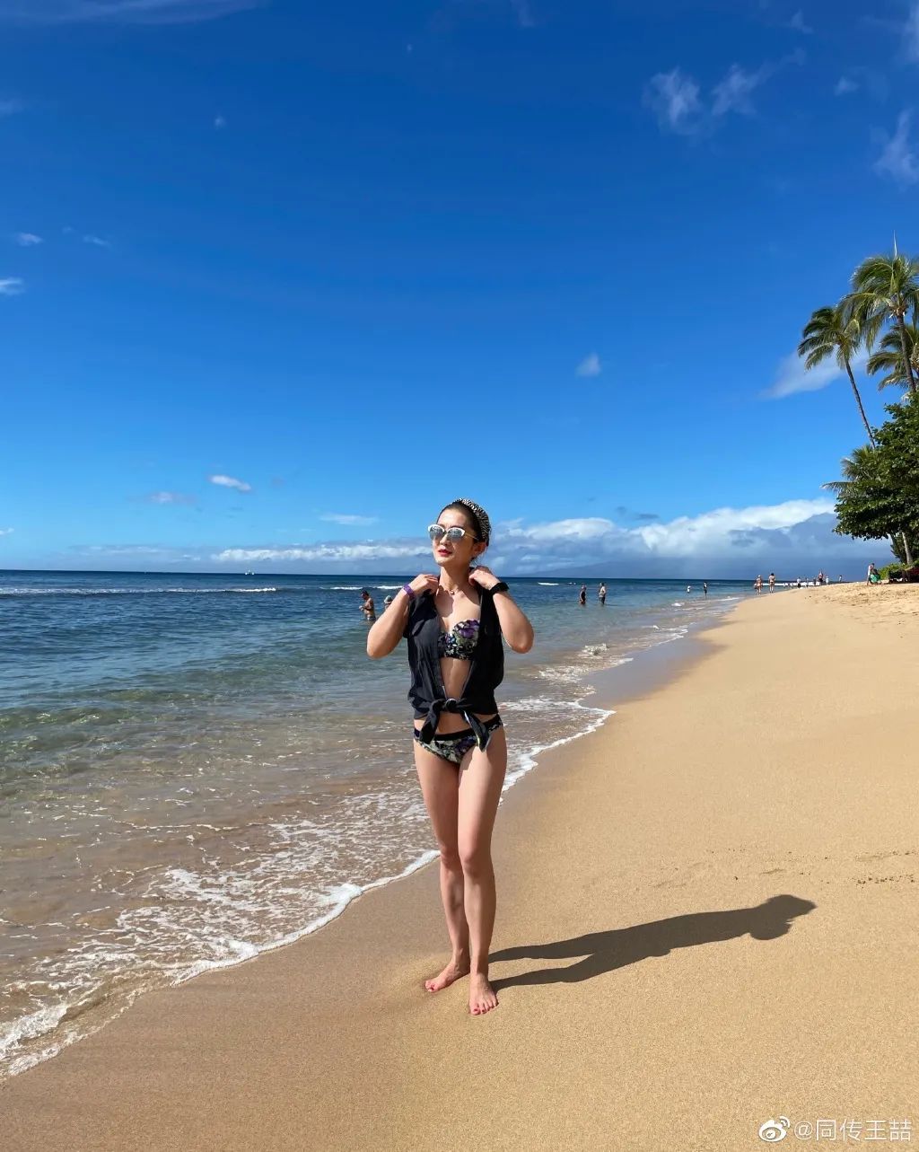 比尔盖茨宣布离婚，这个85后最美华人翻译被骂惨了...