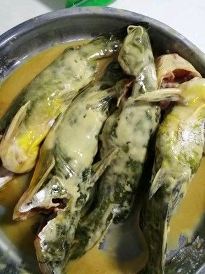 昂刺鱼汤怎么做不腥（教你做鲜得掉眉的菌菇昂刺鱼汤）