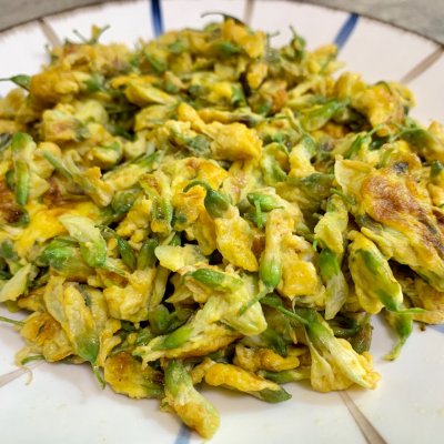 槐花炒鸡蛋(人人皆知的槐花炒鸡蛋怎么做)