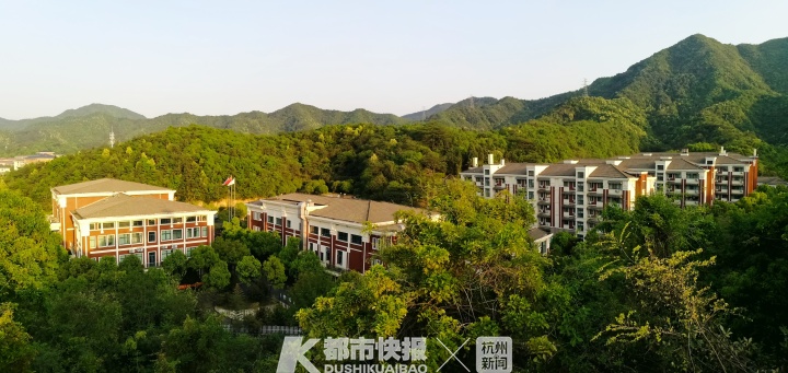 短短5年，杭州之江高中成为杭州市区办学规模最大的民办高中，本科率在同类高中名列前茅