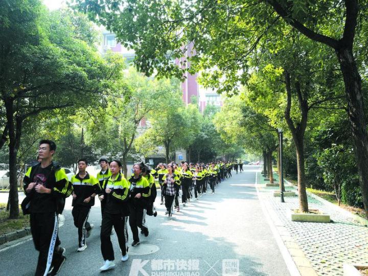 短短5年，杭州之江高中成为杭州市区办学规模最大的民办高中，本科率在同类高中名列前茅
