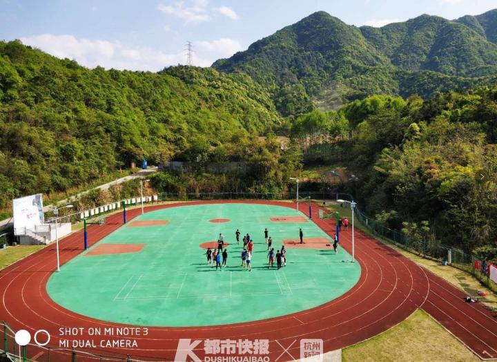 短短5年，杭州之江高中成为杭州市区办学规模最大的民办高中，本科率在同类高中名列前茅