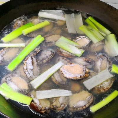 鲍鱼怎么做最简便最好吃呢，冷冻和蒜泥鲍鱼怎么做？