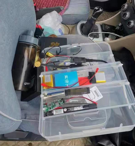 有人在科目考试中作弊！警察一调查，逮捕了十七个人