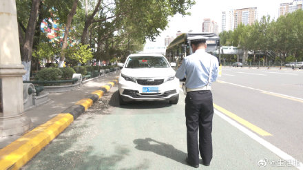 有位不停、有场不进……哈尔滨一天查3700多起任性违停