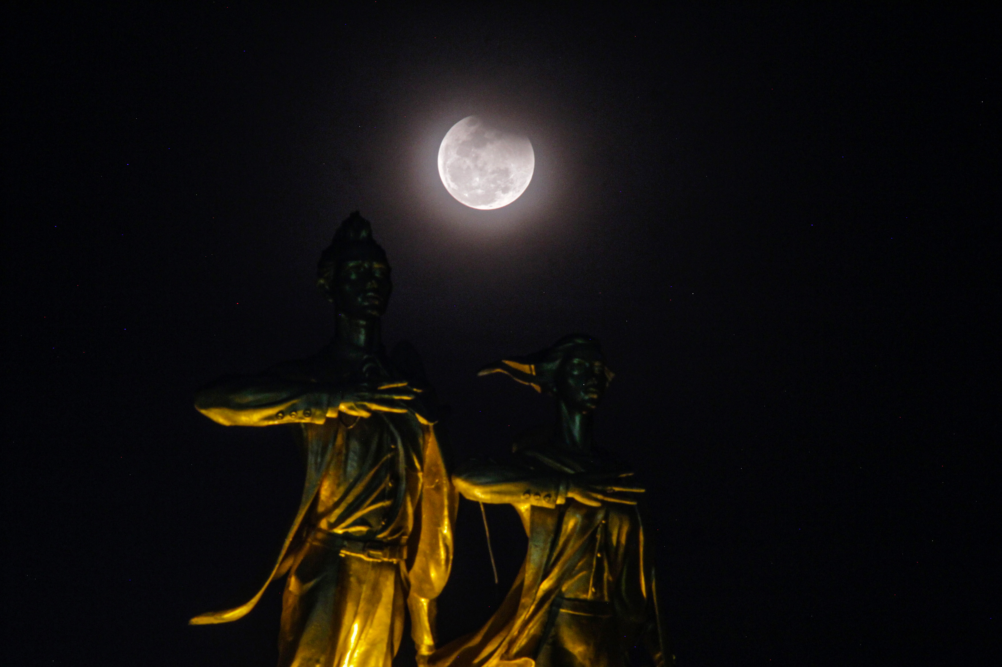 超级月亮图片真实照片多国夜空现超级月亮