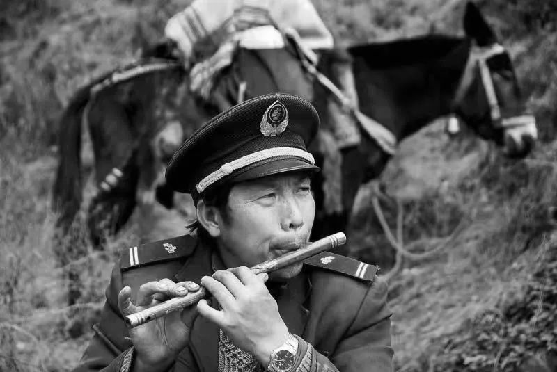 痛心！感动中国的邮递员走了，他的愿望刚实现不久