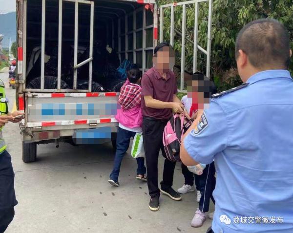 “黑校车”别拿孩子生命当儿戏