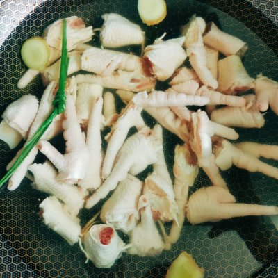 檸檬雞爪的做法,檸檬雞爪的做法視頻教程