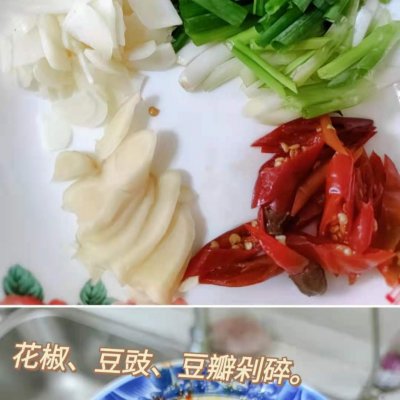 莲白回锅肉（鲜掉眉毛的美味家常菜莲白回锅肉做法）