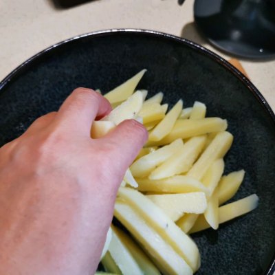 薯条的正确做法（懒人版简单炸薯条的教程）