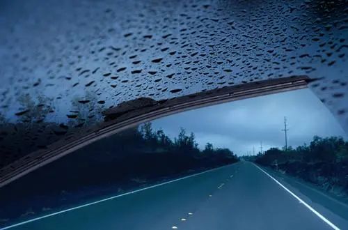 暴雨袭城，温州公安交警“雨”你同行！