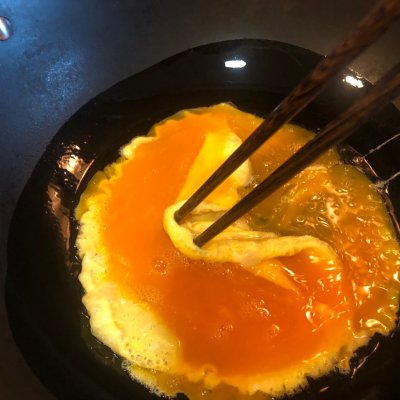 番茄炒鸡蛋怎么炒才好吃（这样做番茄炒蛋比买的还好吃）