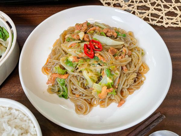 猪肉白菜炖粉条怎么做（一年四季都想吃的猪肉白菜炖粉）