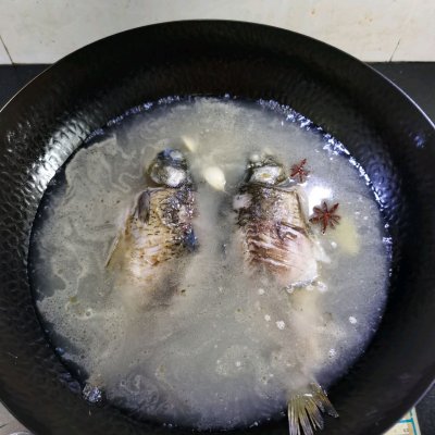鯽魚豆腐湯的做法,鯽魚豆腐湯的做法視頻
