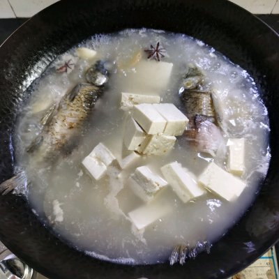 鯽魚豆腐湯的做法,鯽魚豆腐湯的做法視頻