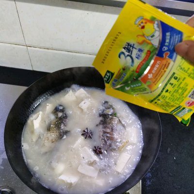 鯽魚豆腐湯的做法,鯽魚豆腐湯的做法視頻
