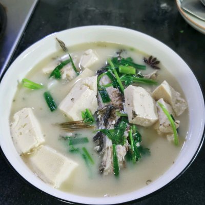 鯽魚豆腐湯的做法,鯽魚豆腐湯的做法視頻