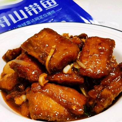 这道家喻户晓的糖醋带鱼是怎么做的呢？