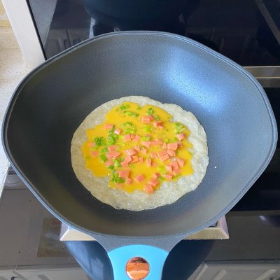 5分钟快手早餐，鸡蛋火腿手抓饼