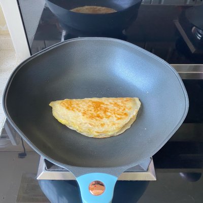 5分钟快手早餐，鸡蛋火腿手抓饼