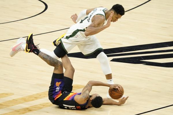 NBA总决赛雄鹿vs太阳(雄鹿123比119击败太阳，赢下NBA总决赛天王山之战)