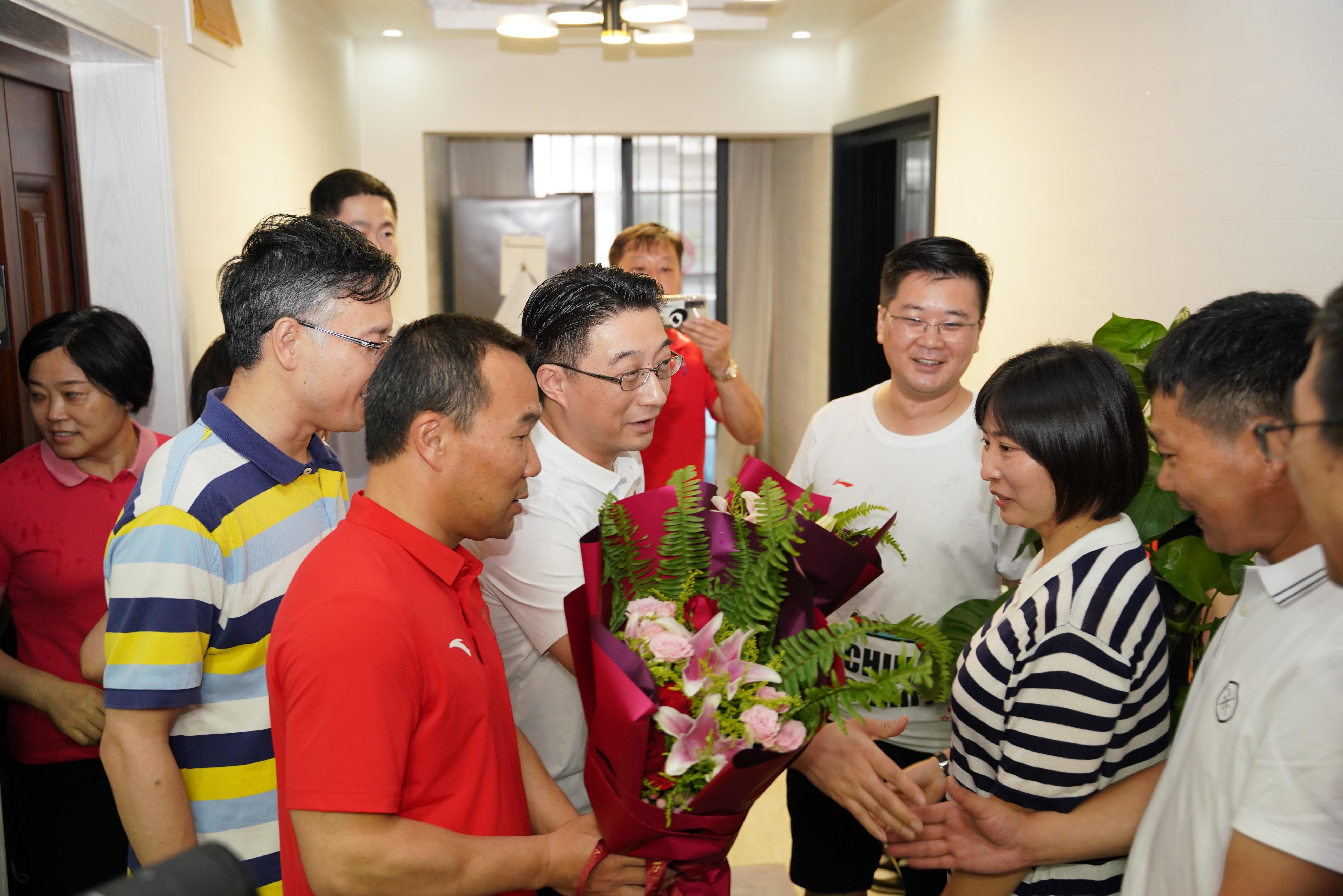 奉贤区奥运会金牌得住有哪些(小将姜冉馨勇夺女子10米气手枪铜牌 实现奉贤奥运奖牌零的突破)