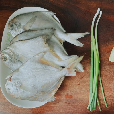 鯧魚怎麼做好吃又簡單易做的紅燒鯧魚做法