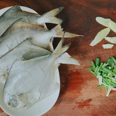 简单易做的红烧鲳鱼，一道能吃下三碗饭的神奇美食