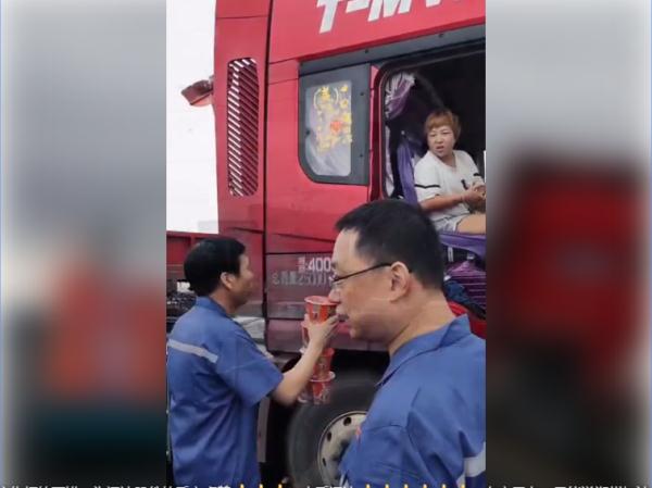 洪水中的河南外贸人：日夜奋战救援第一线，也被别人感动着