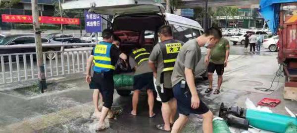 洪水中的河南外贸人：日夜奋战救援第一线，也被别人感动着