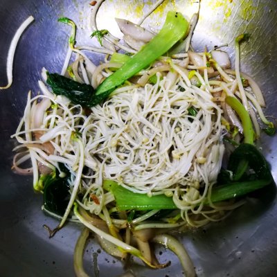 炒方便面的做法,炒方便面的做法步驟簡單