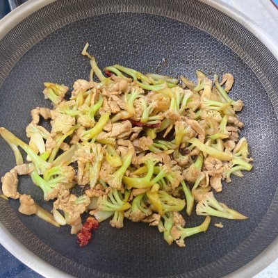 菜花炒肉的做法,菜花炒肉的做法家常菜窍门