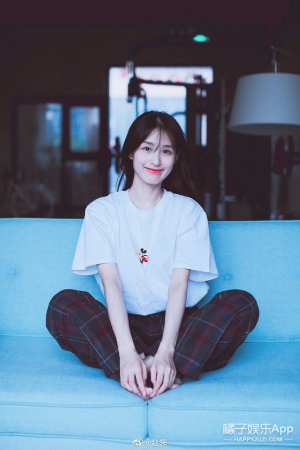 现在的她在做这个?