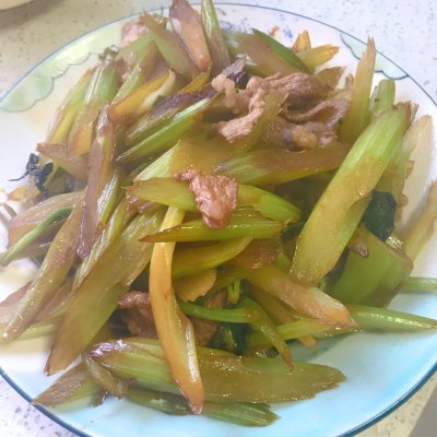 芹菜炒肉,芹菜炒肉怎么炒好吃又簡(jiǎn)單
